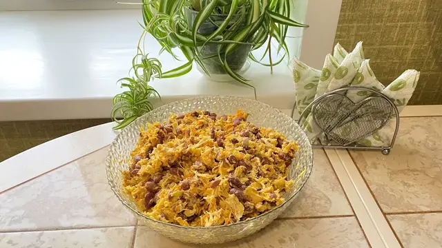 Салат с фасолью и мясом по-домашнему