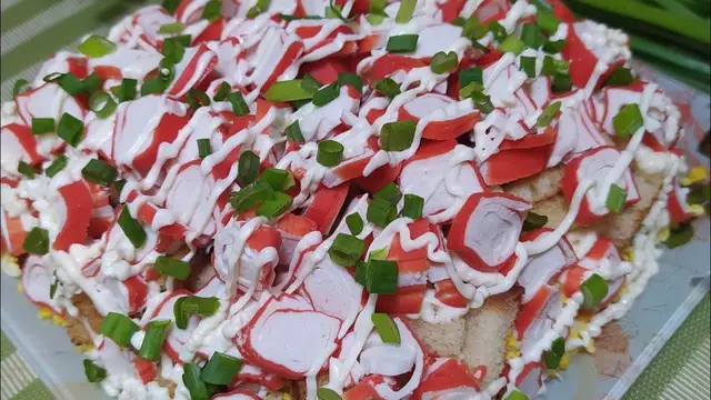 Салат с крабовыми палочками 