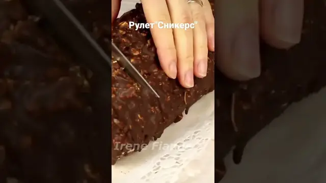 Шоколадный рулет Сникерс