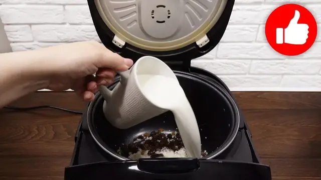 Молочная рисовая каша с изюмом в мультиварке