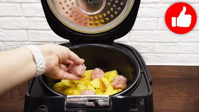 Очень вкусный картофель с фрикадельками в мультиварке