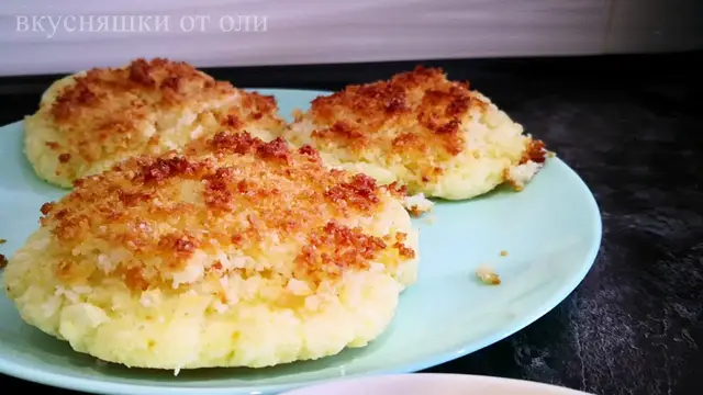Домашние ватрушки из творога и манки