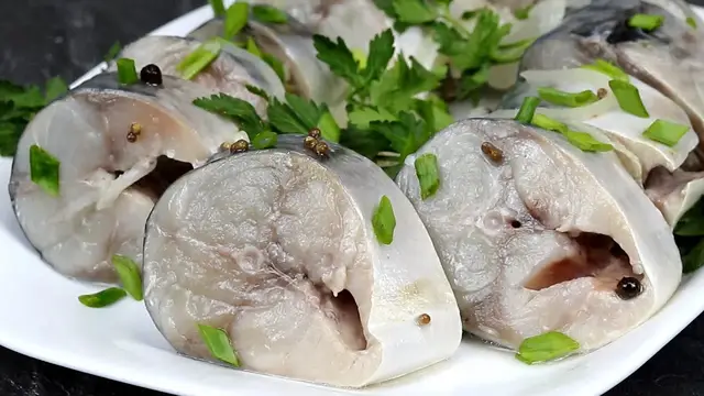 Маринованная скумбрия быстрым холодным способом