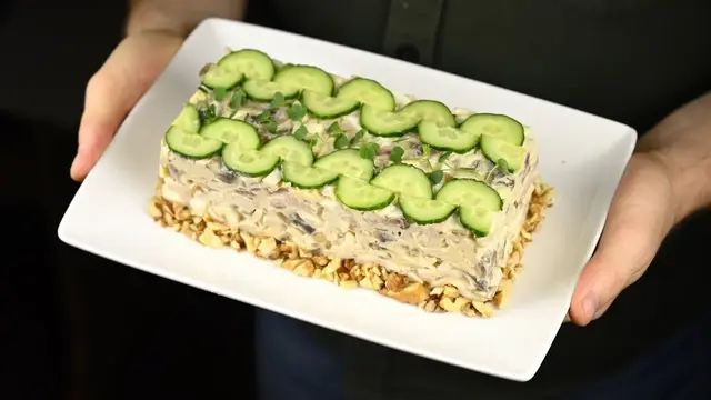 Салат с кальмарами и грибами