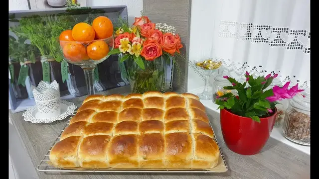 Пушистые булочки с изюмом