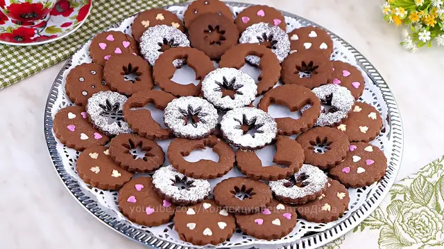 Рассыпчатое песочное печенье с какао