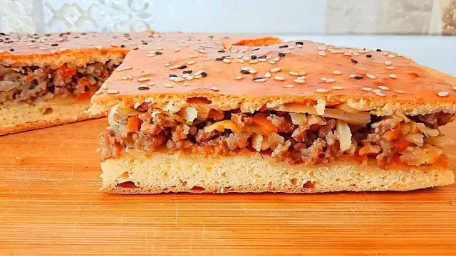 Сытный пирог с мясом и капустой