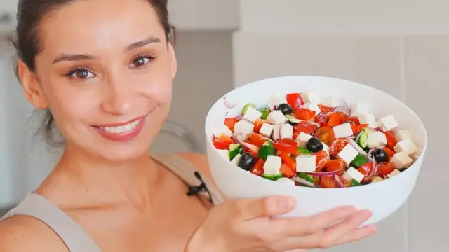 Греческий салат с очень вкусной заправкой