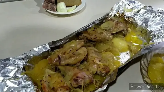 домашняя курица с луком и картошкой