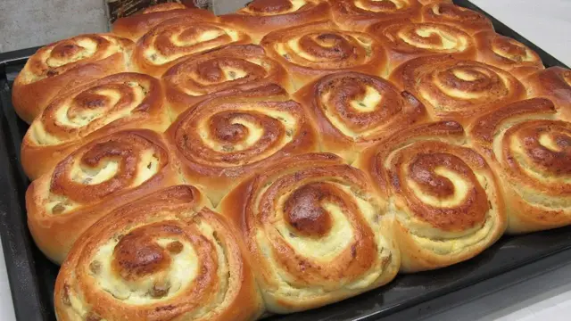 Сдобные булочки с творогом