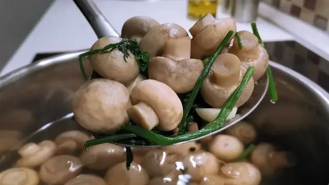 Соленые шампиньоны 