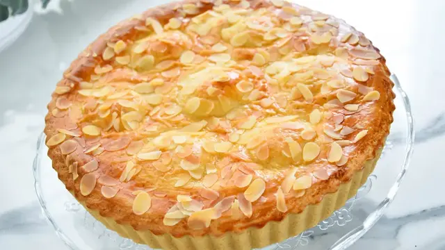 Вкусный пирог с творожным кремом