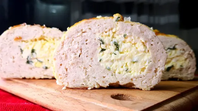 Куриный рулет с начинкой в духовке