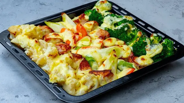 Свиная вырезка, запеченная с овощами
