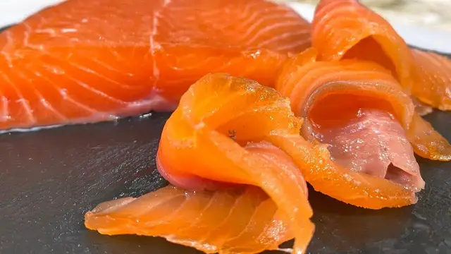 Как вкусно засолить красную рыбу дома