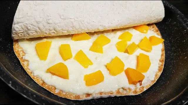 Пирог с творогом и персиками