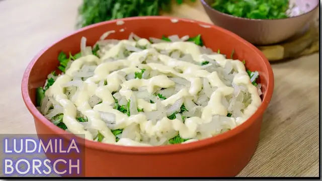 Заливной пирог с курицей и луком