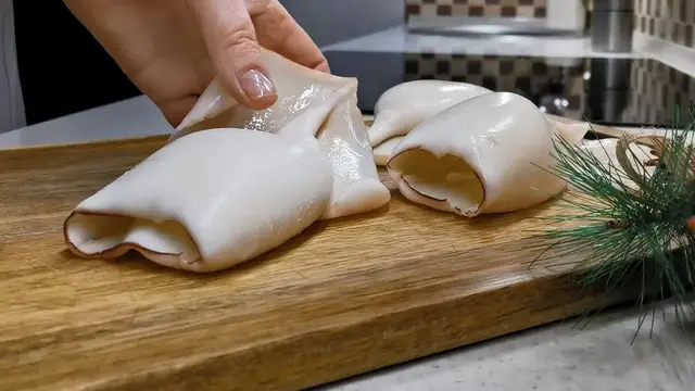 Самые вкусные салаты с кальмарами на праздничный стол