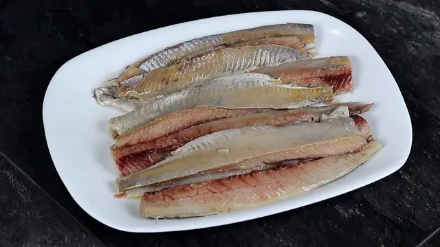 Закусочный салат с селёдкой
