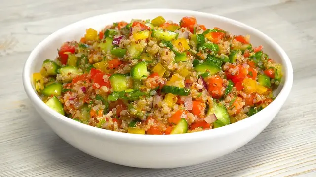 Салат с киноа 