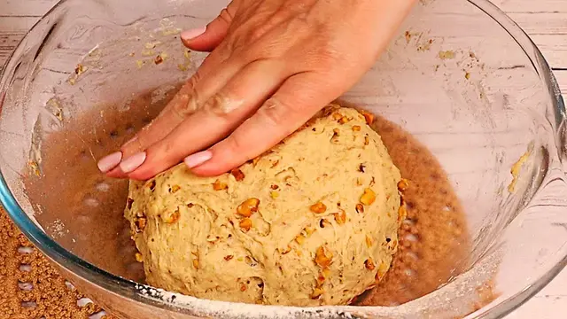 Домашние булочки с орехами на молоке