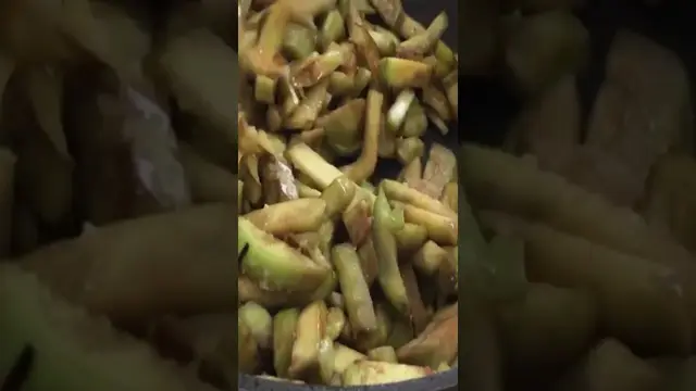 Тёплый салат из баклажанов 