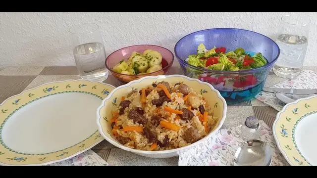 Плов с фрикадельками и кусочками мяса