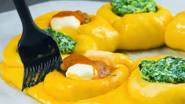 Воздушный пирог с мясом и шпинатом