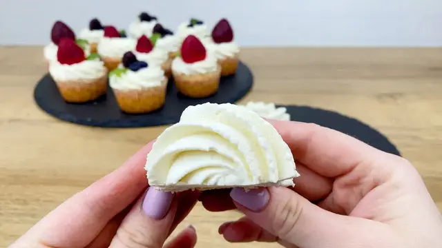 Кокосовые капкейки с ананасом