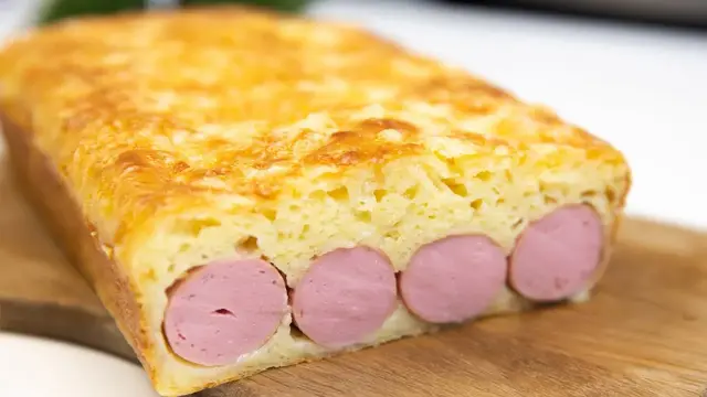 Простой пирог с сосисками