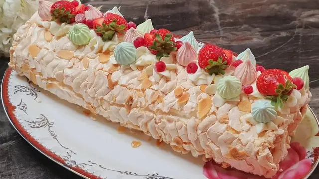 Ягодный рулет на праздничный стол