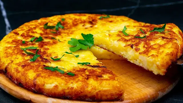 Запеканка картофельная с солеными огурцами и сыром