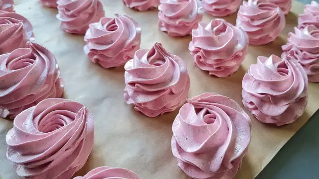 Зефир с черной смородиной