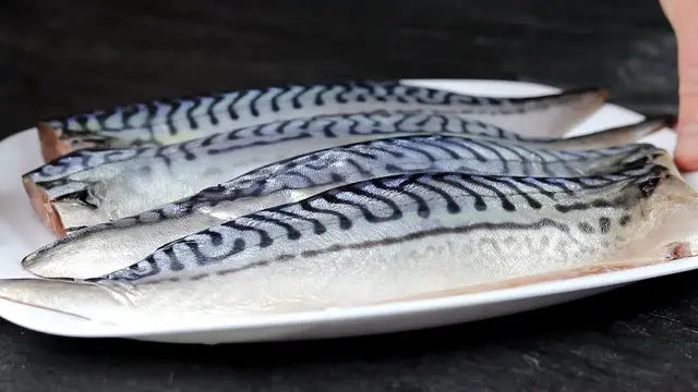 Сочная скумбрия в духовке