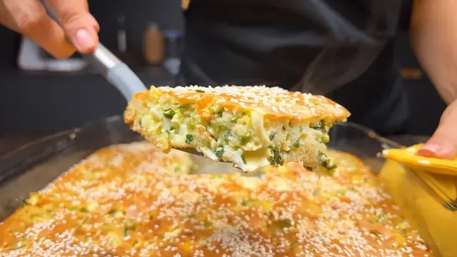 Ленивый заливной пирог с луком и яйцом