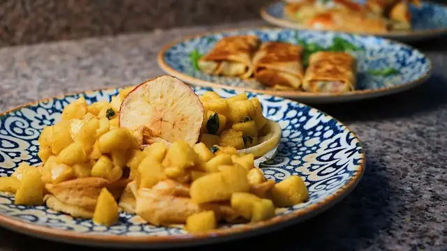 Блинчики с яблоком, блинчики с телятиной и блинчики с лососем