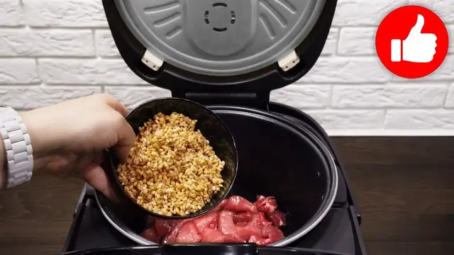 Перловка с капустой и мясом в мультиварке
