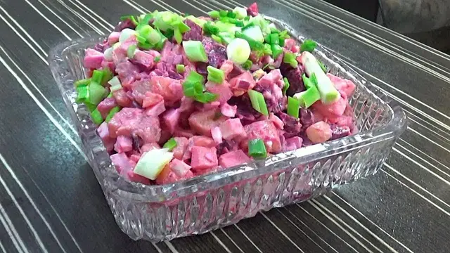 Праздничный салат из селёдки 