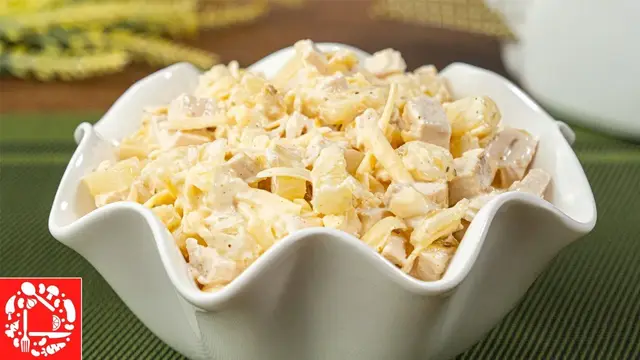 Салат с ананасами и курицей