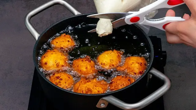 Творожные пончики на сковородке