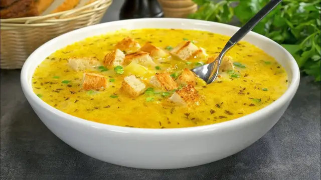 Луковый суп с плавленым сыром 