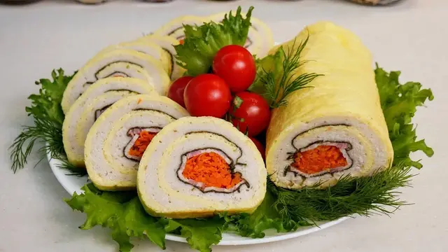 Куриный рулет с беконом и морковью по-корейски