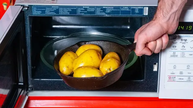 Молниеносный ужин из 5 картошек в микроволновой печи