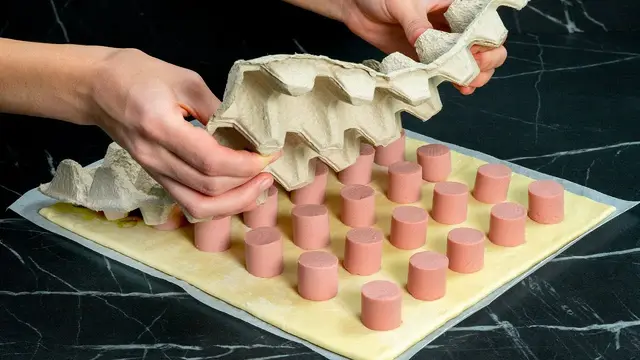 Простые слойки с сосисками