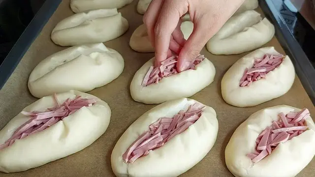 Булочки с сосисками
