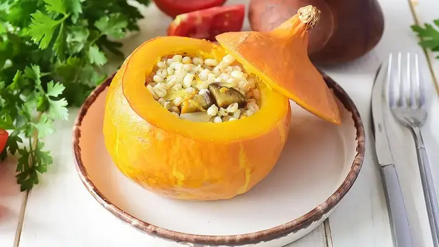 Фаршированная тыква с перловкой и баклажанами