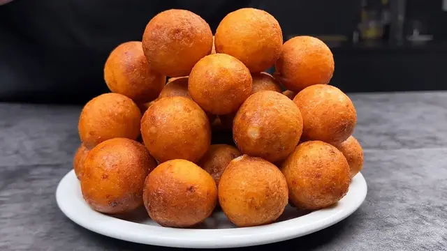 Творожные пончики со сгущёнкой