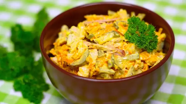 Очень вкусный и простой салат с печени и маринованных огурчиков