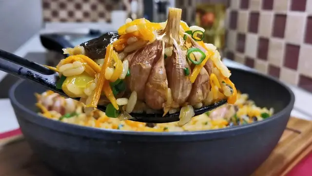 Баклажаны с рисом на сковороде