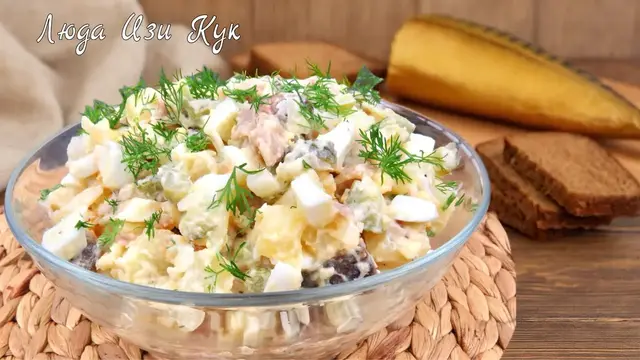 Салат со скумбрией и картофелем